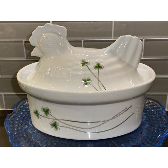 “Shamrocks” by MARCUS NOTLEY 1.5 Quart Oval Covered Casserole-Made in Ireland - Picture 3 of 7